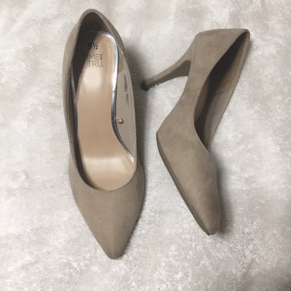 Time & Tru khaki suede shoes. Size 9.5